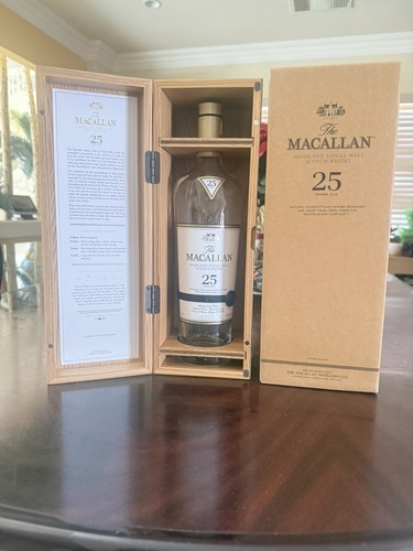 Bottiglia whisky vuota - di,
