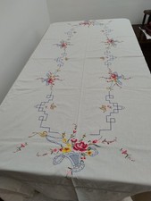 Tovaglia ricamata vintage. Dimensioni 175*265 cm