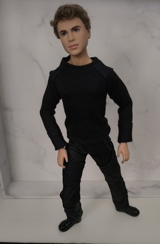 Mattel collector divergent - collector,