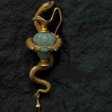 Collana con ciondolo spilla