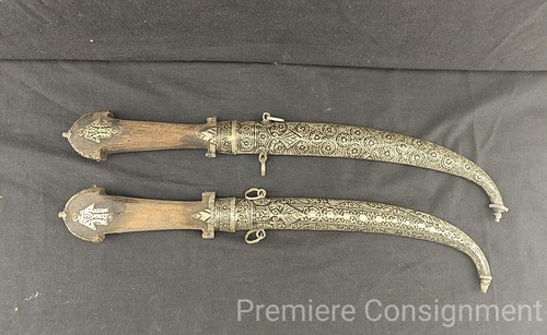 Coppia vecchi pugnali - pugnali, curvi