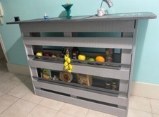 banco bar in legno di pallet,color grigio, dimensioni 100x150x50 con due mensole