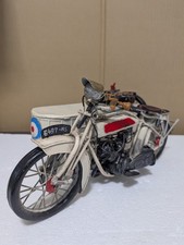 Moto d'epoca in latta con
