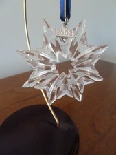 Ornamento annuale fiocco di