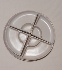 Piatto da portata. 1 piatto grande con quattro 4 piattini a triangolo. Colore...