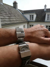 Orologio Quadrato Jump Hour