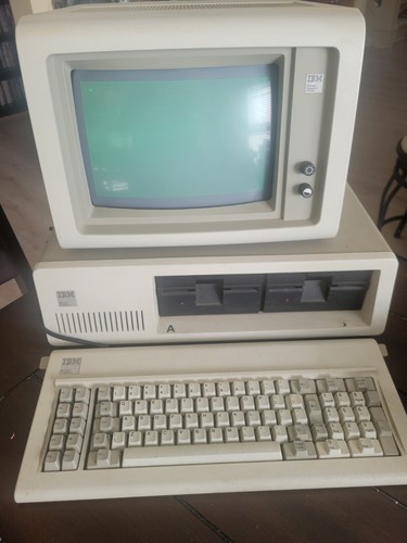Computer vintage ibm 5150 - computer, con