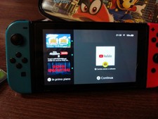 nintendo switch con custodia due joystick e stazione ricarica