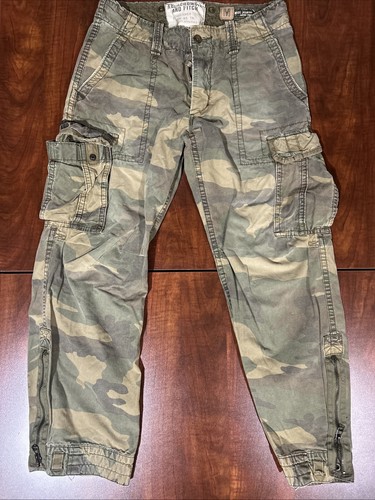 Pantaloni cargo mimetici