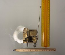 Antico meccanismo di carillon automa scatola musicale orologio a cucu pendolo