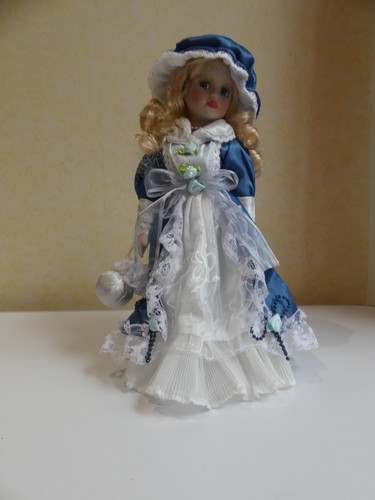 Bambola ornamentale - , in