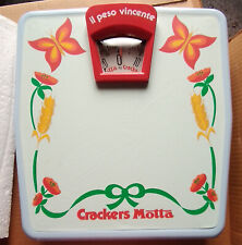 BILANCIA PESAPERSONE PUBBLICITARIA CRACKERS MOTTA 1984 CON SCATOLO POSTALE 