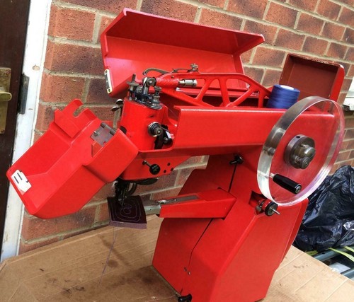 Rare cased red singer - singer, 29k71