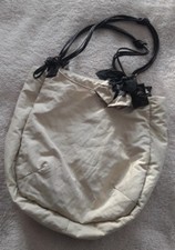 Borsa estiva in tessuto color panna con rose Amati