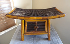 Sgabello panca curvo in bambù