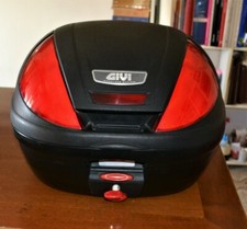 BAULETTO GIVI  CON KIT STAFFE MONTAGGIO PER YAMAHA T MAX 2010 2011