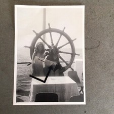 Castiglioncello,barca,timone,costumi d’epoca,ragazze,animata,C770