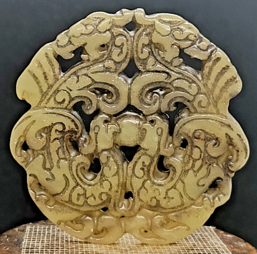 Antica vecchia scultura con