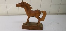 Cavallo scolpito a mano in
