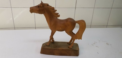 Cavallo scolpito mano - a,