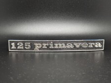 PIAGGIO VESPA 125 PRIMAVERA LOGO EMBLEMA FREGIO STEMMA SCRITTA TARGHETTA BADGE