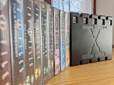 THE X FILES - Lotto 18 VHS + Contenitore da Collezione - Ottime Condizioni!