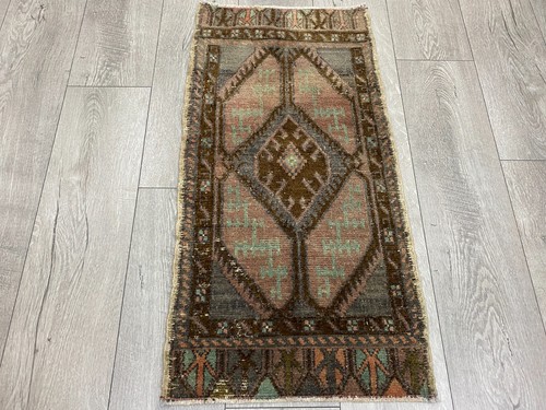 Tappeto piccolo marrone