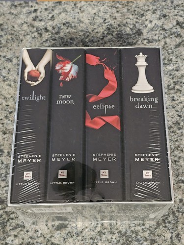 Twilight saga hardcover - saga,