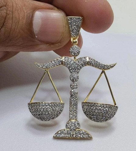 Collana con ciondolo - , scala