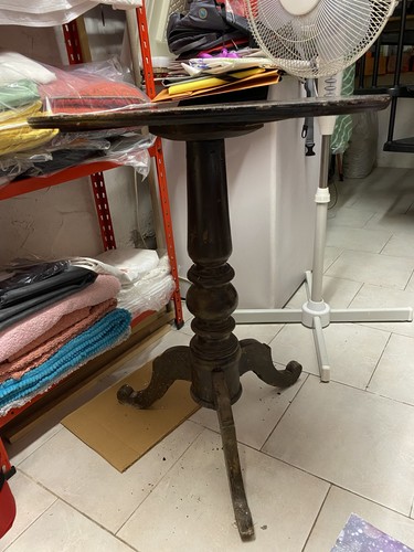 Particolare vecchio tavolo