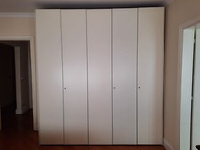 Armadio in legno 5 ante  , color panna esterno interno noce. 