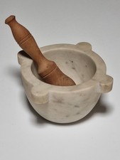 MORTAIO IN MARMO CON PESTELLO