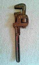 antica chiave inglese a