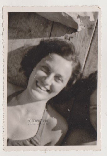 Giovane donna sorridente - , in