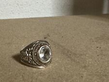 Anello college americano con pietra trasparente 