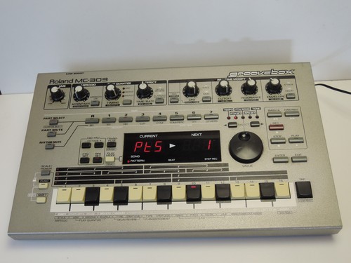 Roland 303 groovebox non - roland,