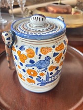 Vaso con coperchio in maiolica