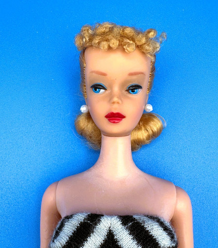 Bambola barbie bionda coda - coda, di
