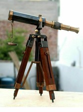 Telescopio Spyglass in ottone antico dal design nautico con treppiede in...