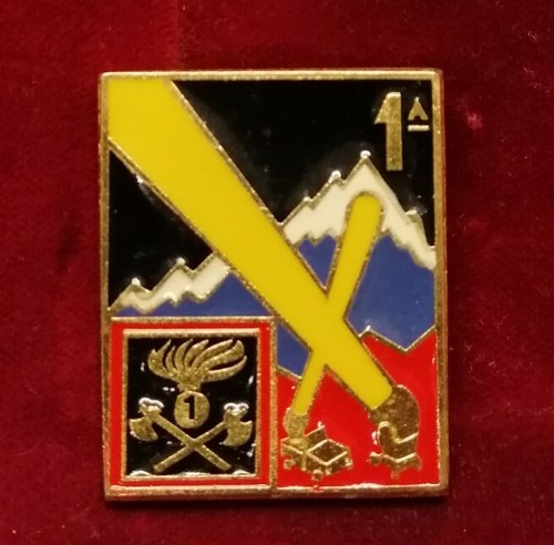 1208 distintivo 1 - -,