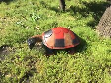 Tartaruga scolpita in legno