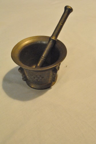 Vecchio mortaio con pestello