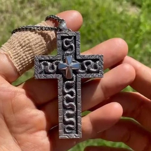 Collana con ciondolo - a, croce