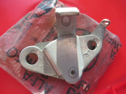 Gancio cofano inferiore