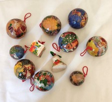 11 palline di natale realizzate con carte vintage di varie misure