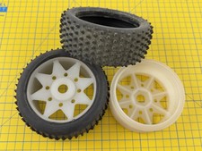 Gomme + cerchi offroad 1:8