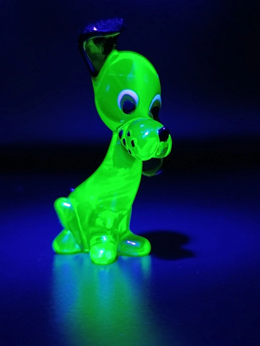 Simpatica statuina cane