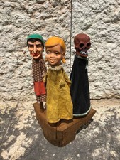 Tre burattini con testa in