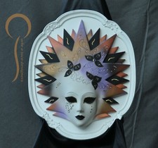 Maschera veneziana carnevale in resina decorata a mano su base in legno