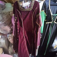 ABITO MEDIEVALE IN BROCCATO DI